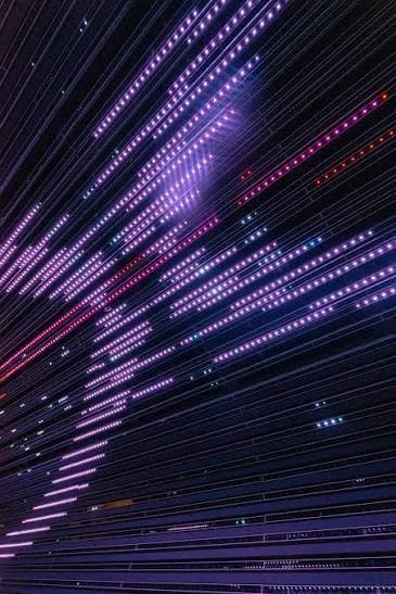 Schéma comparant un ERP et un logiciel métier sur mesure