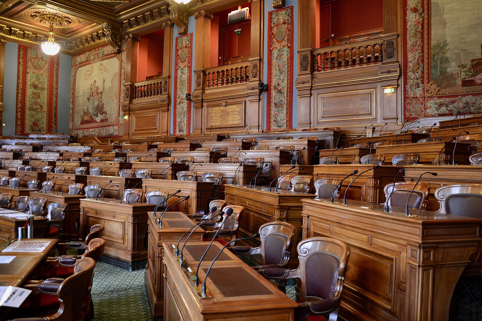 Salle de gouvernance publique pour illustrer la modernisation d’un système d’information public