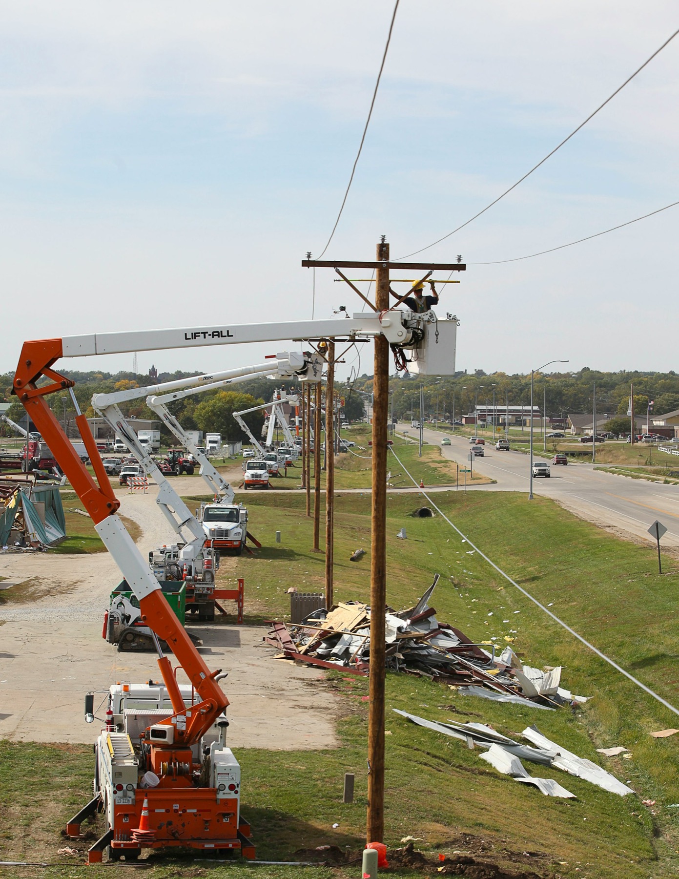 Maintenance sur ligne électrique pour illustrer la maintenance énergétique