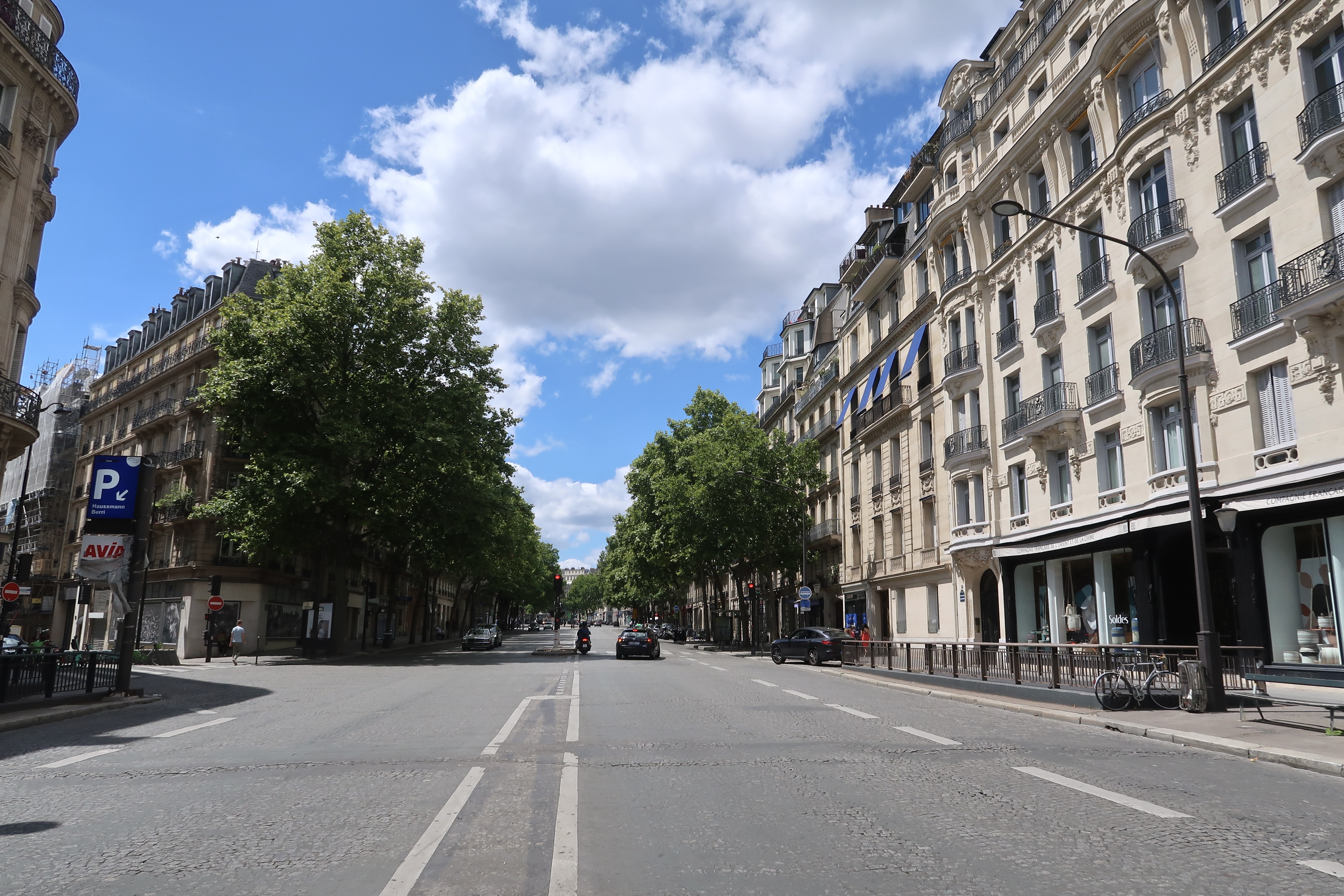 Façade haussmannienne pour illustrer la gestion administrative immobilière
