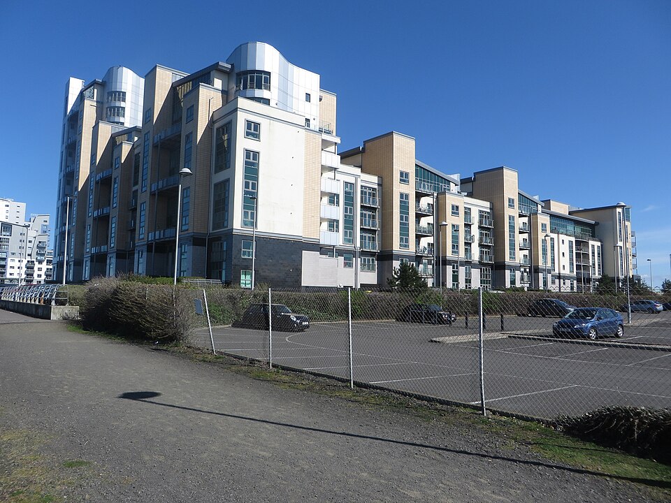 Résidence moderne avec lignes nettes pour illustrer la gestion immobilière